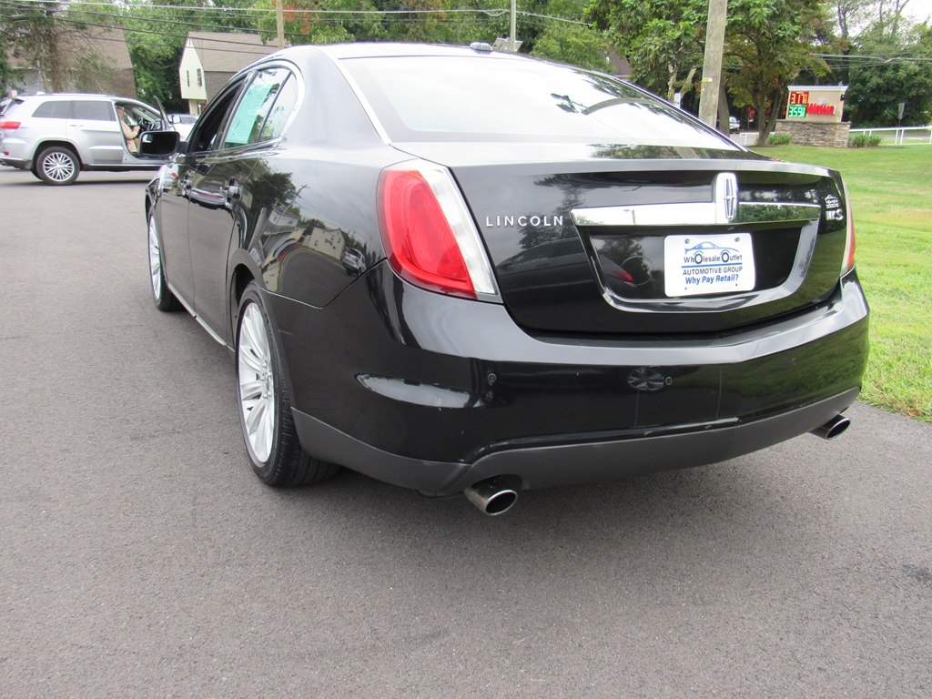 Lincoln MKS  2010