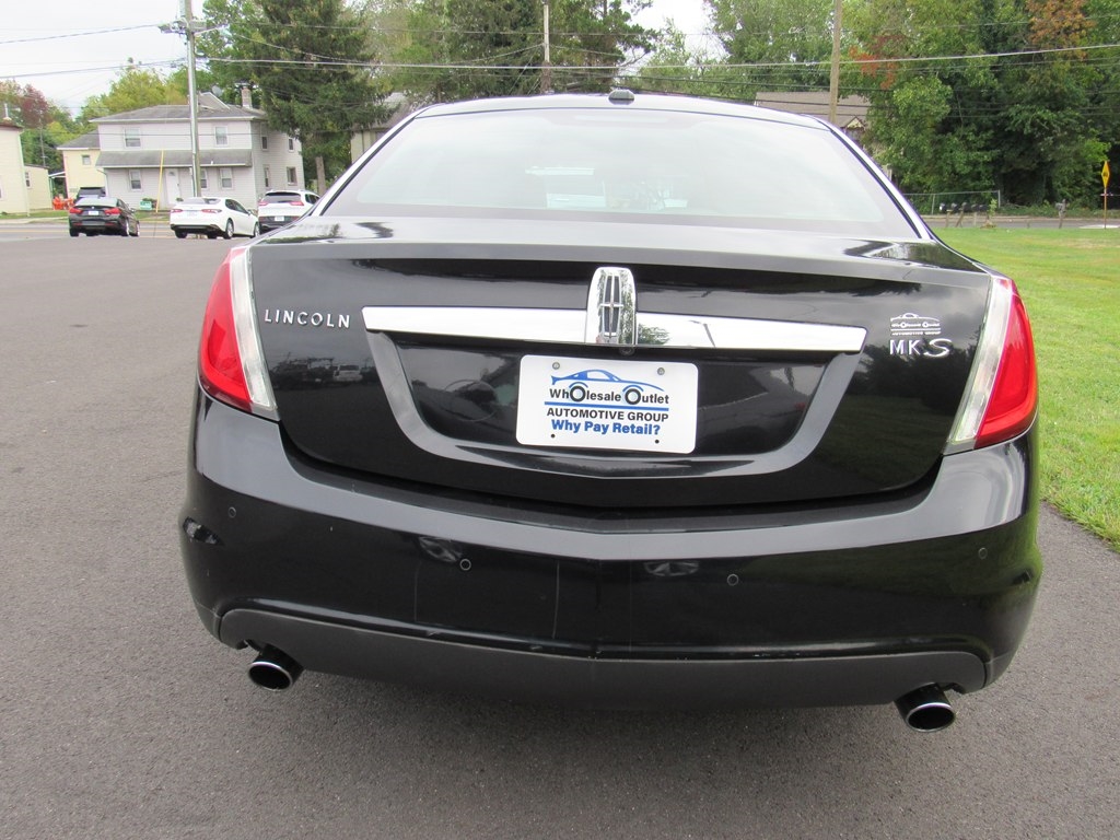 Lincoln MKS  2010