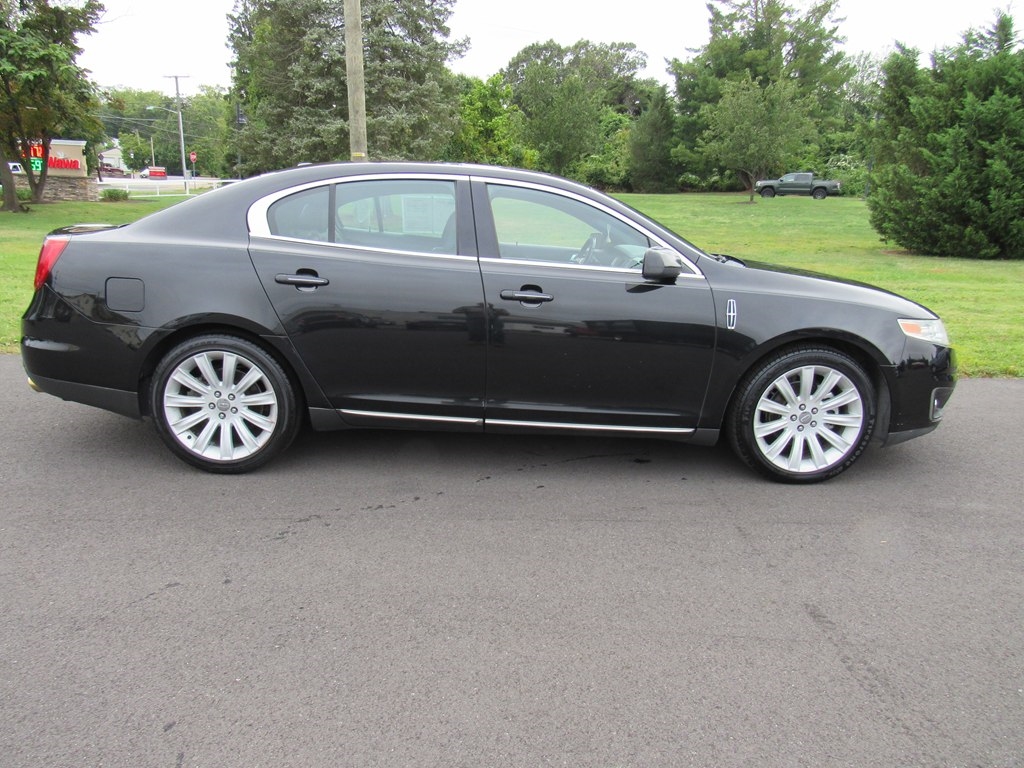 Lincoln MKS  2010