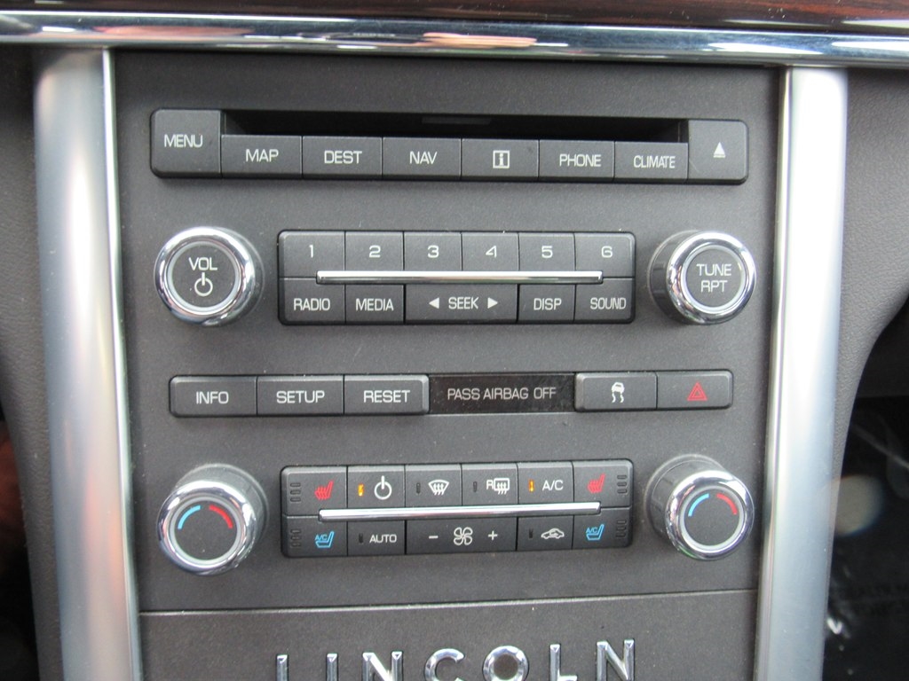 Lincoln MKS  2010