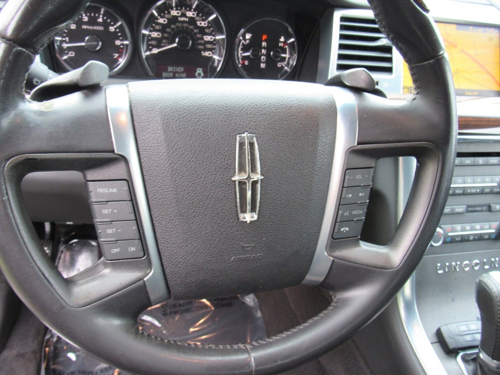 Lincoln MKS  2010