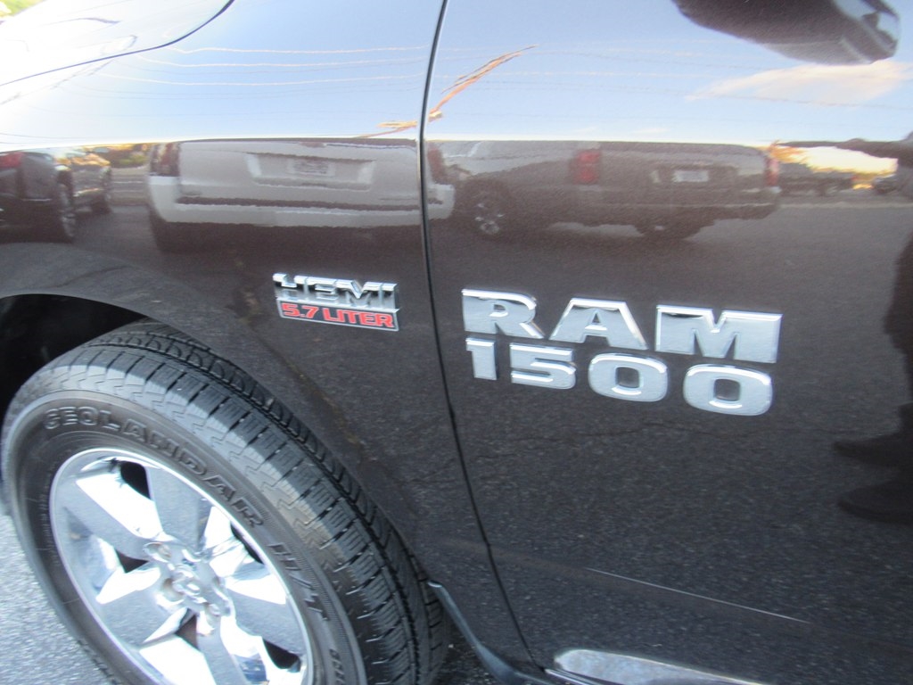 RAM 1500 Big Horn/Lone Star 4x4 Quad Cab 6'4" Box 2017 RAM 1500 Big Horn/Lone Star 4x4 Quad Cab 6'4" Box 2017