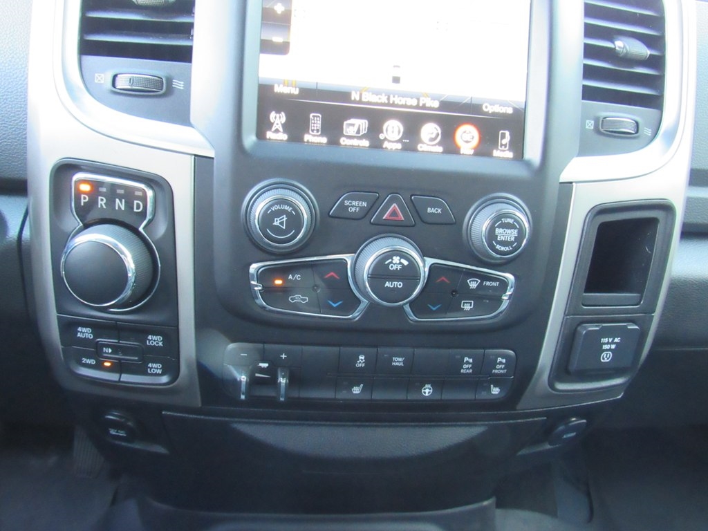 RAM 1500 Big Horn/Lone Star 4x4 Quad Cab 6'4" Box 2017 RAM 1500 Big Horn/Lone Star 4x4 Quad Cab 6'4" Box 2017