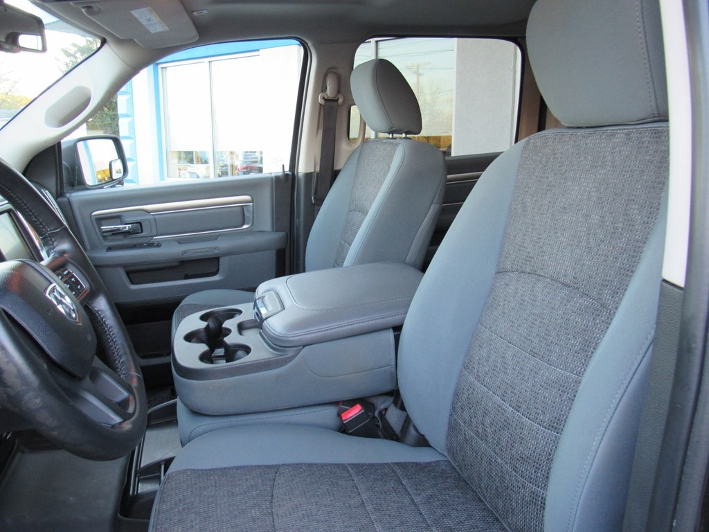 RAM 1500 Big Horn/Lone Star 4x4 Quad Cab 6'4" Box 2017 RAM 1500 Big Horn/Lone Star 4x4 Quad Cab 6'4" Box 2017