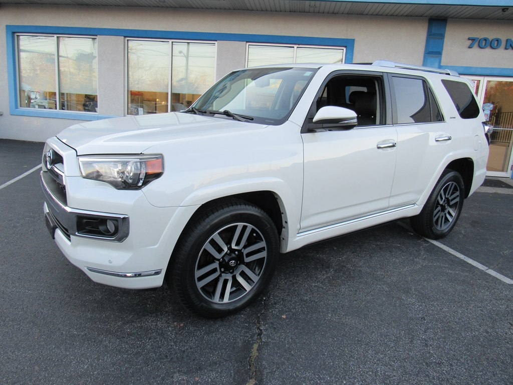 Toyota 4Runner Limited V6 4D SUV 4WD 2016 Toyota 4Runner Limited V6 4D SUV 4WD 2016