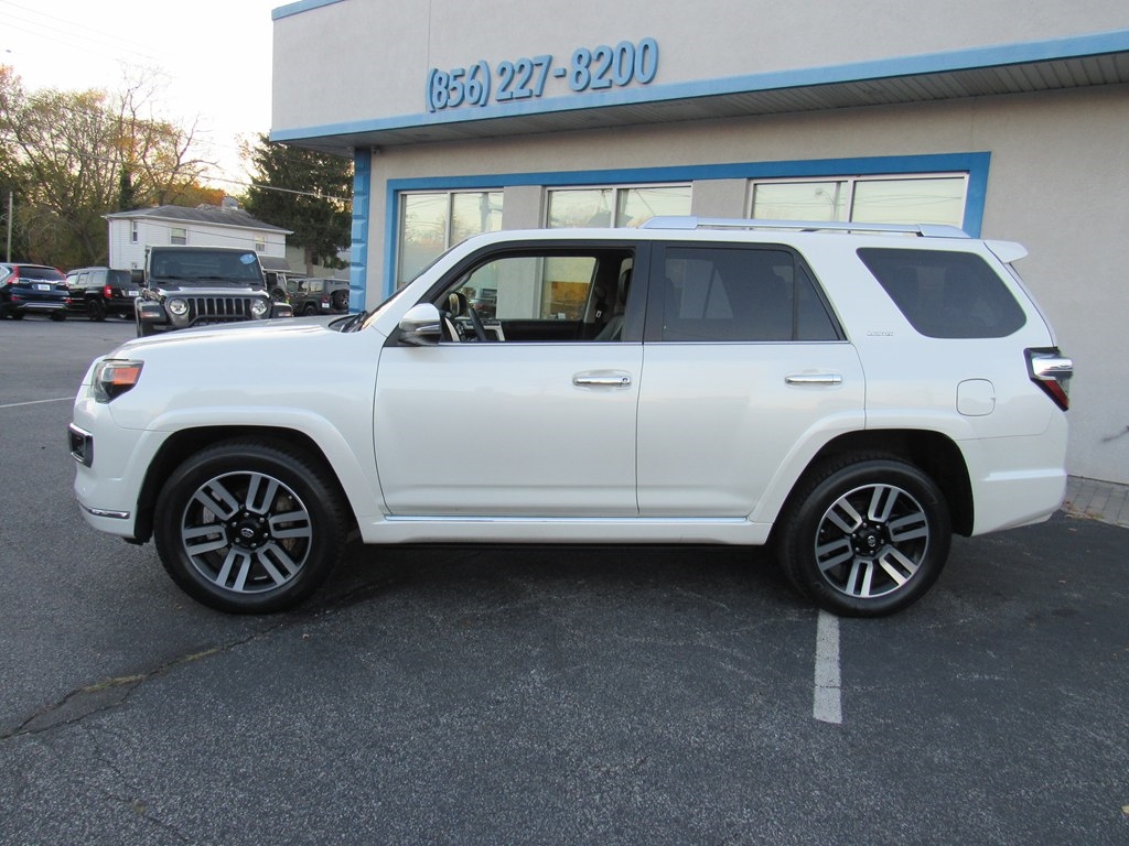 Toyota 4Runner Limited V6 4D SUV 4WD 2016 Toyota 4Runner Limited V6 4D SUV 4WD 2016