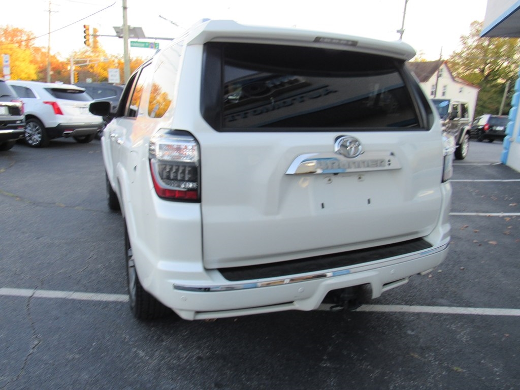 Toyota 4Runner Limited V6 4D SUV 4WD 2016 Toyota 4Runner Limited V6 4D SUV 4WD 2016