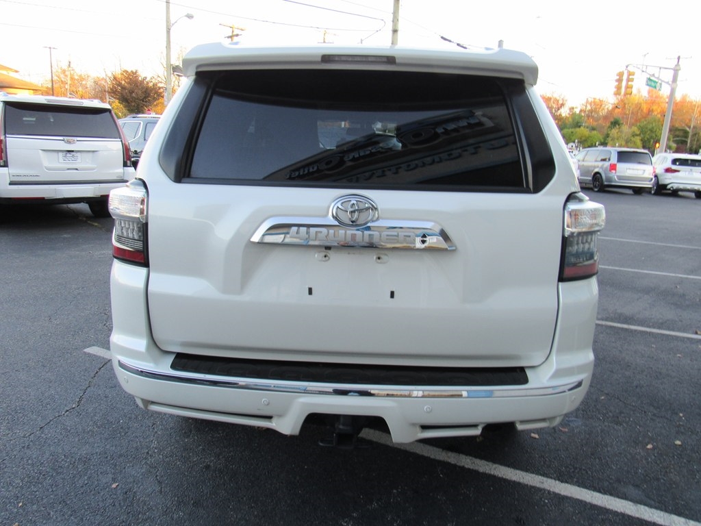 Toyota 4Runner Limited V6 4D SUV 4WD 2016 Toyota 4Runner Limited V6 4D SUV 4WD 2016