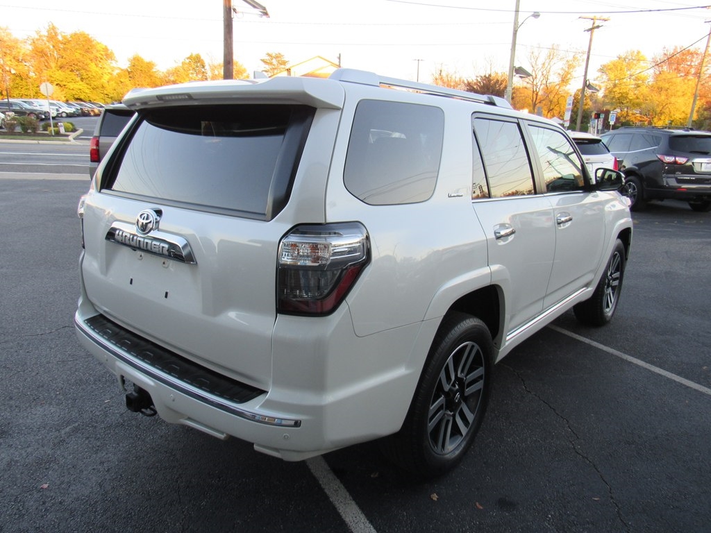 Toyota 4Runner Limited V6 4D SUV 4WD 2016 Toyota 4Runner Limited V6 4D SUV 4WD 2016