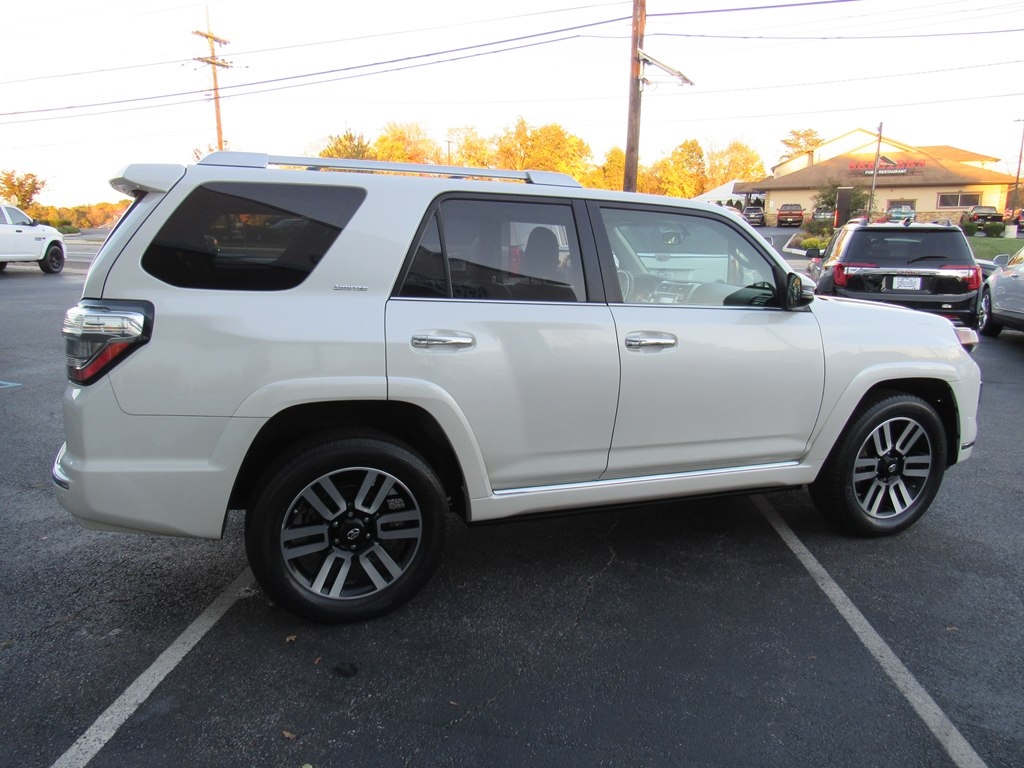 Toyota 4Runner Limited V6 4D SUV 4WD 2016 Toyota 4Runner Limited V6 4D SUV 4WD 2016