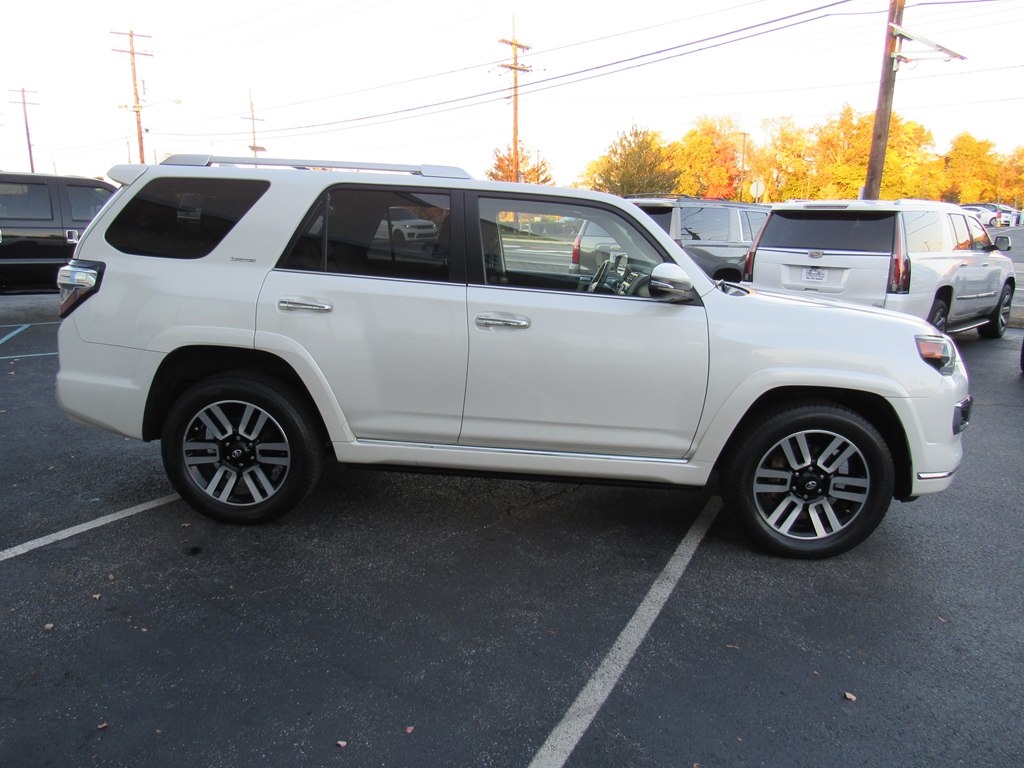 Toyota 4Runner Limited V6 4D SUV 4WD 2016 Toyota 4Runner Limited V6 4D SUV 4WD 2016