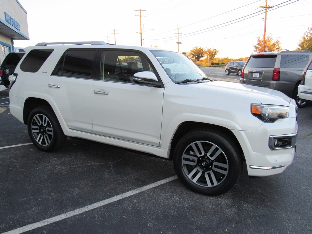 Toyota 4Runner Limited V6 4D SUV 4WD 2016 Toyota 4Runner Limited V6 4D SUV 4WD 2016