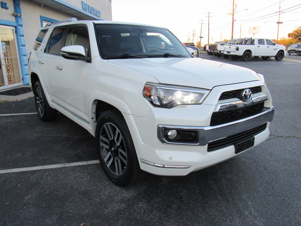 Toyota 4Runner Limited V6 4D SUV 4WD 2016 Toyota 4Runner Limited V6 4D SUV 4WD 2016