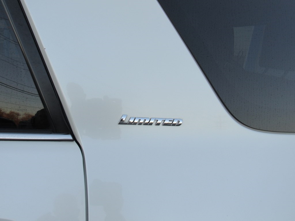 Toyota 4Runner Limited V6 4D SUV 4WD 2016 Toyota 4Runner Limited V6 4D SUV 4WD 2016