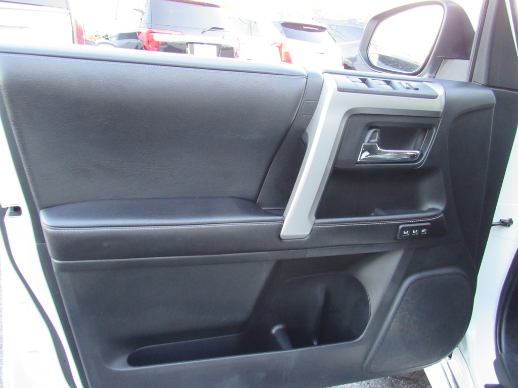 Toyota 4Runner Limited V6 4D SUV 4WD 2016 Toyota 4Runner Limited V6 4D SUV 4WD 2016