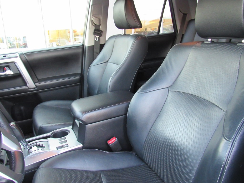 Toyota 4Runner Limited V6 4D SUV 4WD 2016 Toyota 4Runner Limited V6 4D SUV 4WD 2016