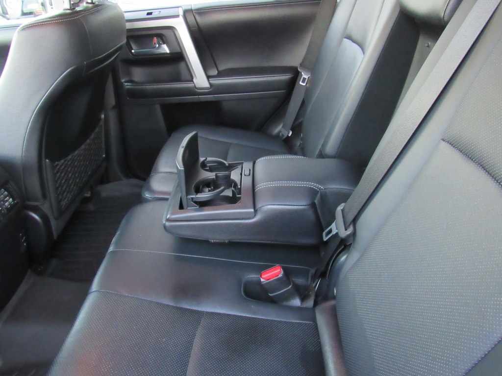 Toyota 4Runner Limited V6 4D SUV 4WD 2016 Toyota 4Runner Limited V6 4D SUV 4WD 2016