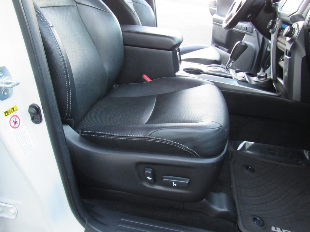 Toyota 4Runner Limited V6 4D SUV 4WD 2016 Toyota 4Runner Limited V6 4D SUV 4WD 2016