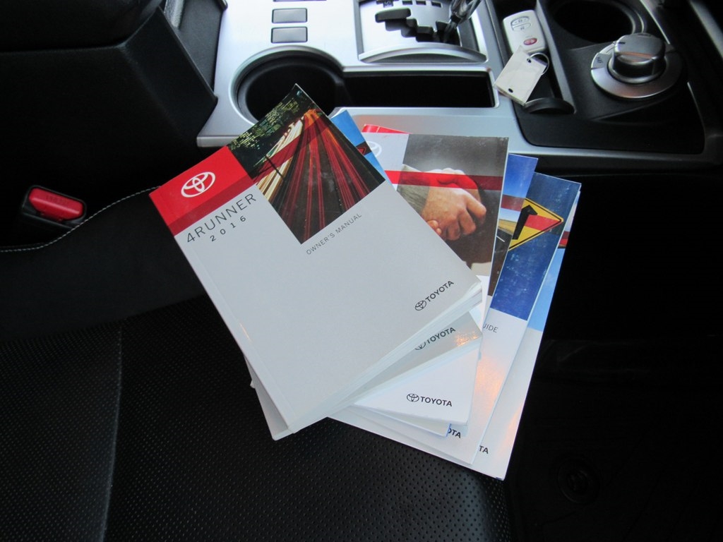 Toyota 4Runner Limited V6 4D SUV 4WD 2016 Toyota 4Runner Limited V6 4D SUV 4WD 2016