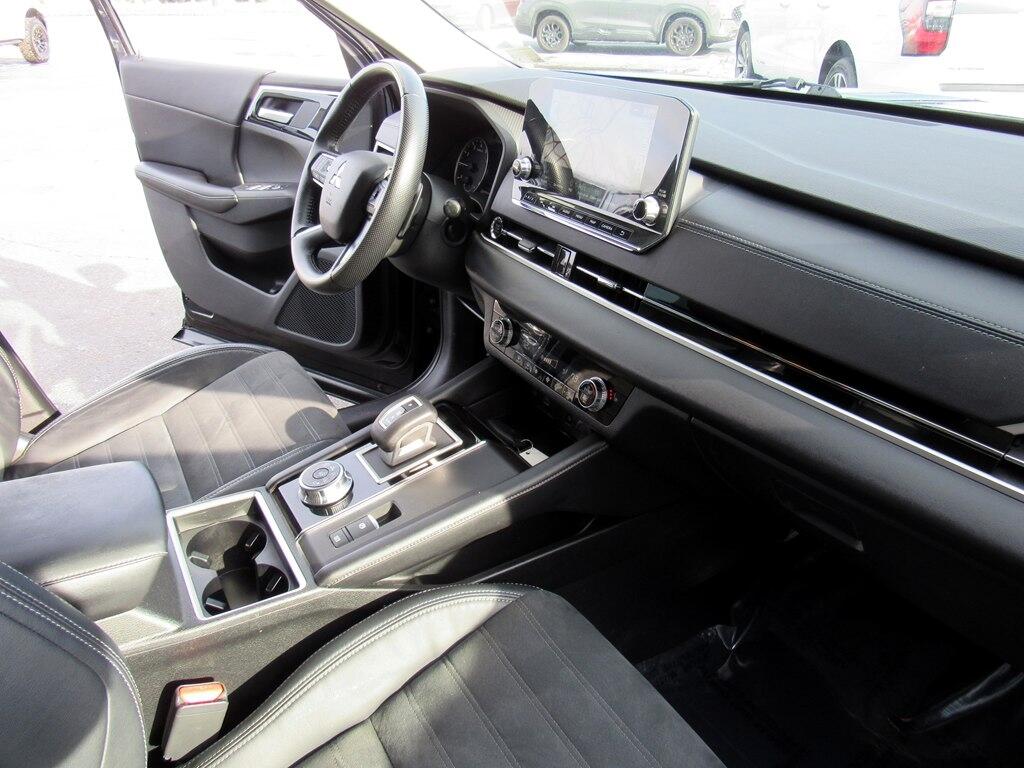 Mitsubishi Outlander  2022