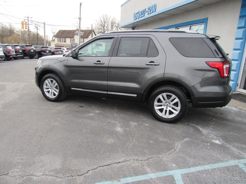 Ford Explorer XLT 4-Door AWD 2019