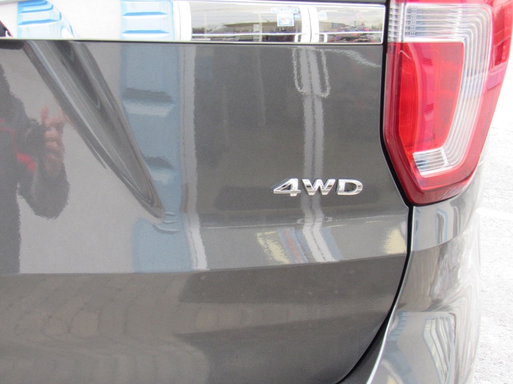 Ford Explorer XLT 4-Door AWD 2019