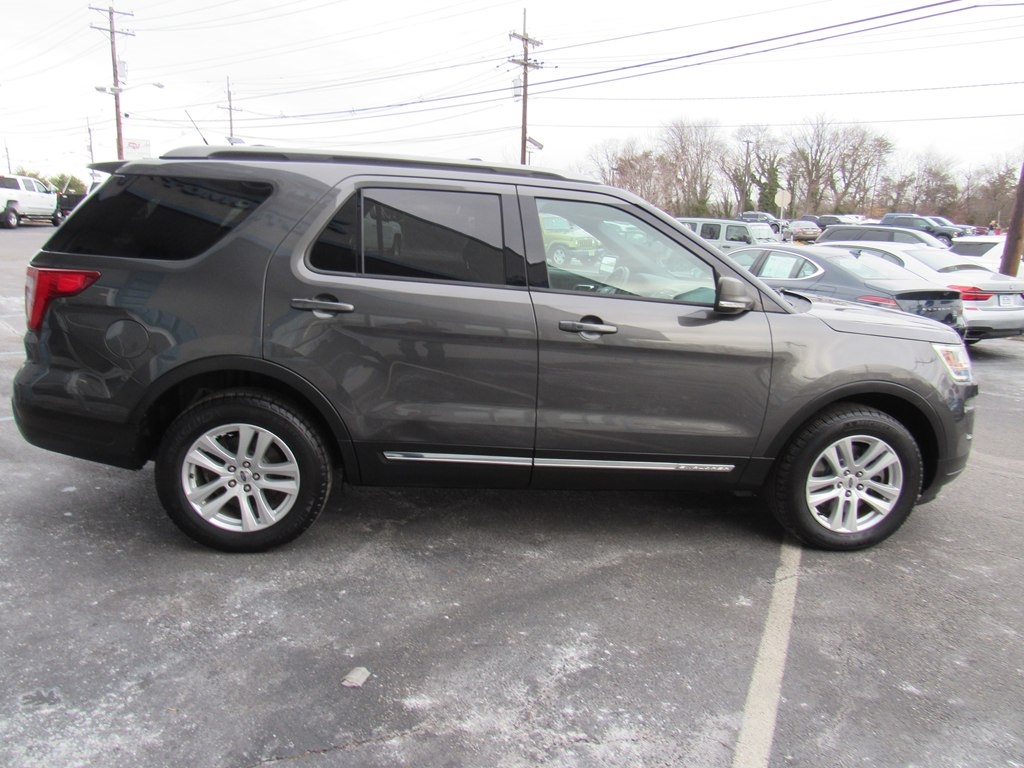 Ford Explorer XLT 4-Door AWD 2019