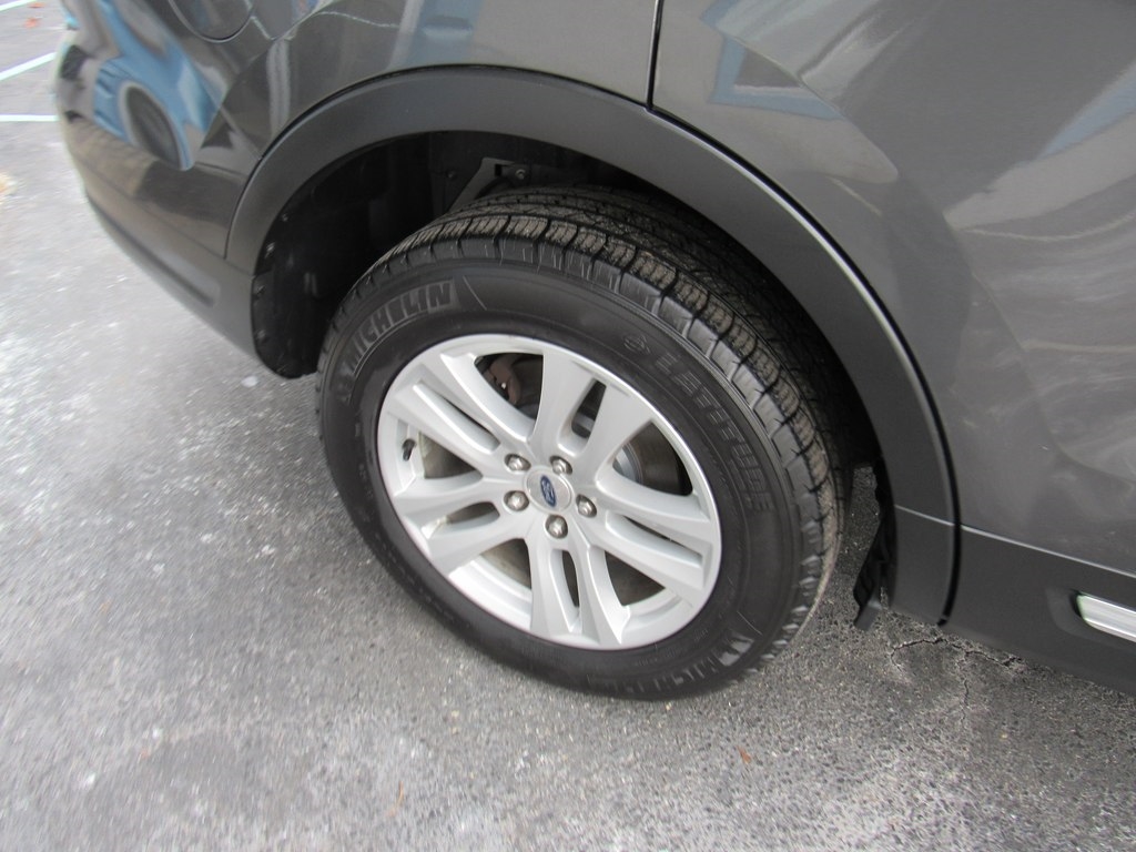 Ford Explorer XLT 4-Door AWD 2019