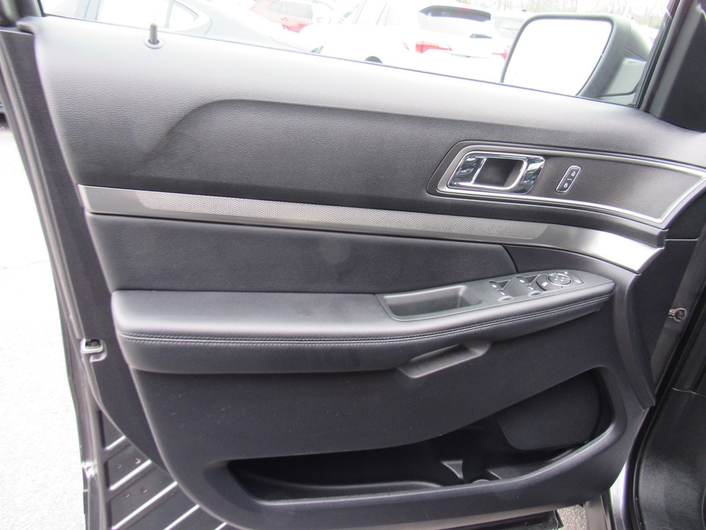 Ford Explorer XLT 4-Door AWD 2019