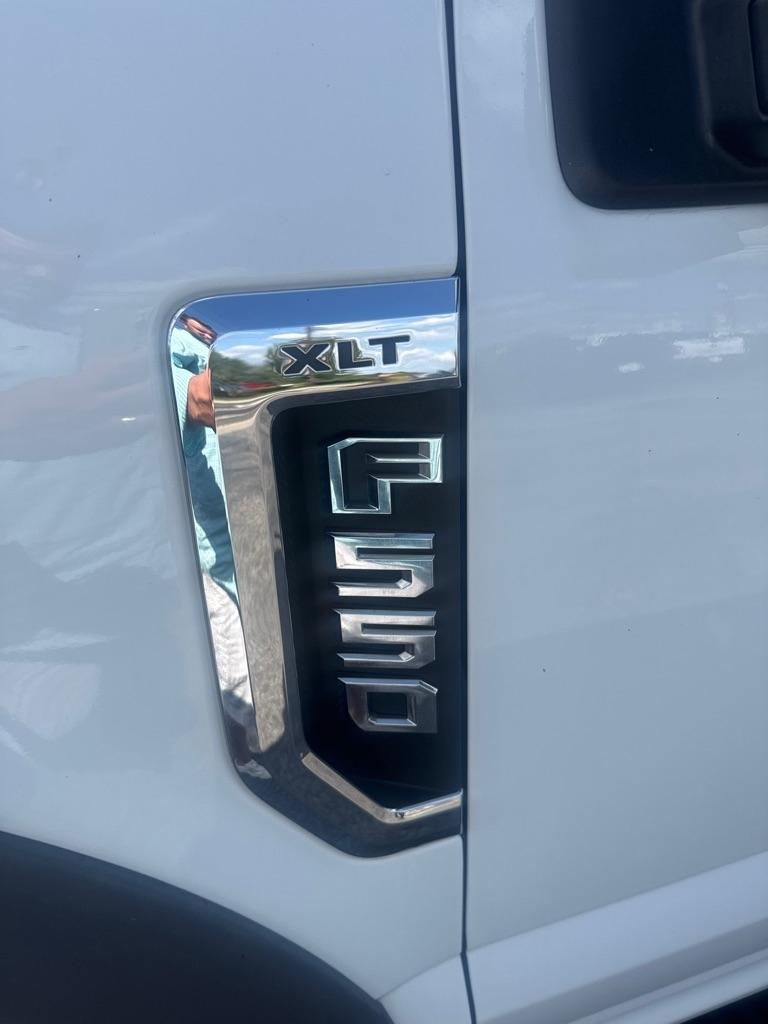Ford F-550 XL 2WD Crew Cab 179" WB 60" CA 2019