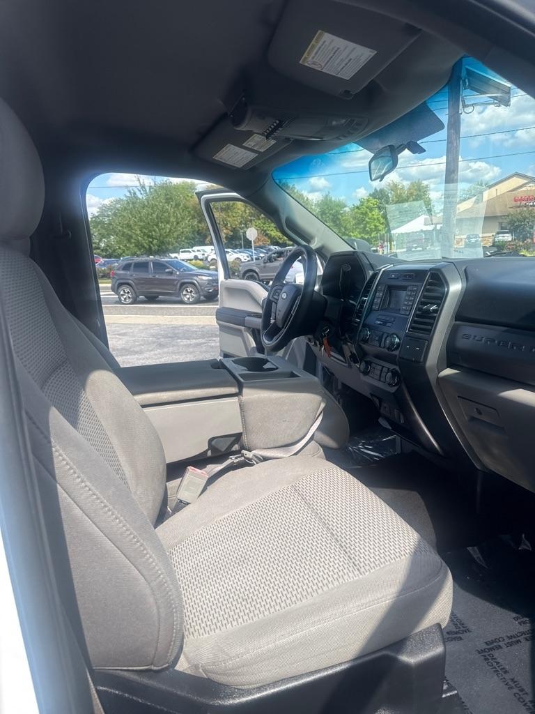 Ford F-550 XL 2WD Crew Cab 179" WB 60" CA 2019