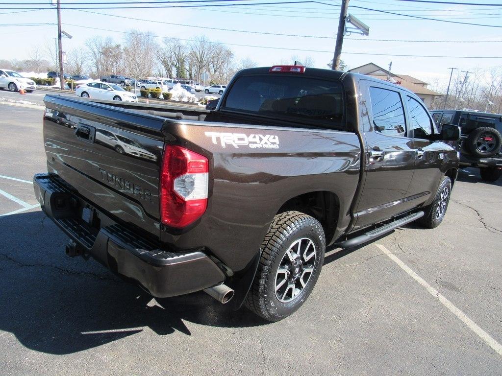 Toyota Tundra  2021
