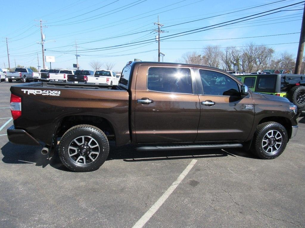 Toyota Tundra  2021