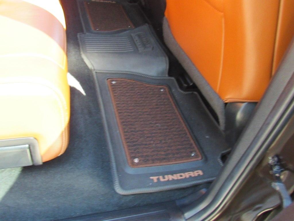 Toyota Tundra  2021