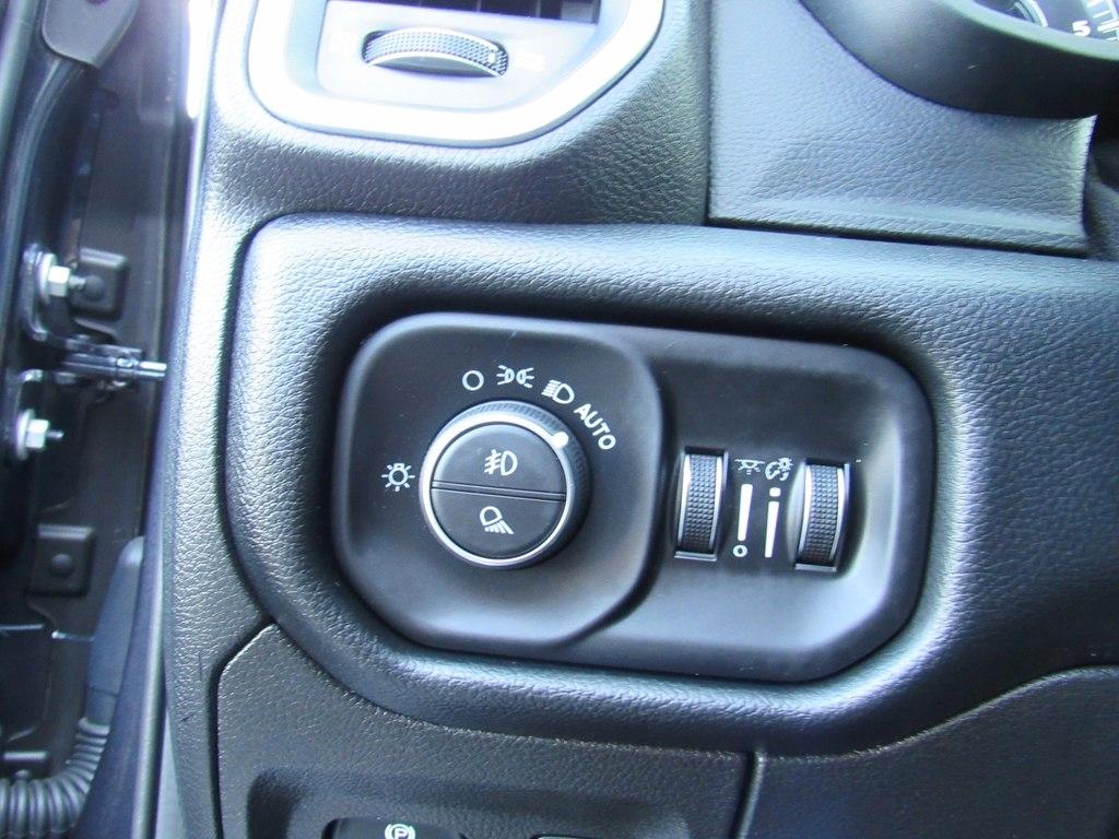 RAM 1500 Laramie Longhorn Crew Cab 4WD 2020