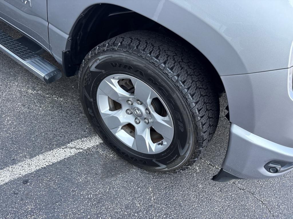 RAM 1500 Big Horn 4x4 Crew Cab 5'7" Box 2020