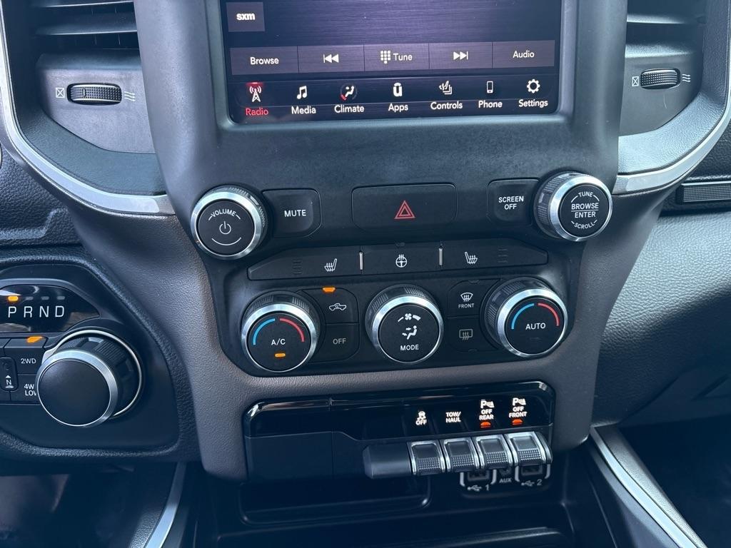 RAM 1500 Big Horn 4x4 Crew Cab 5'7" Box 2020