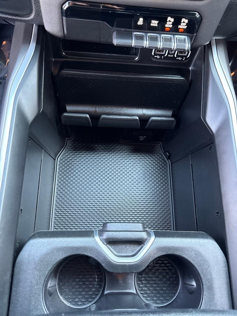 RAM 1500 Big Horn 4x4 Crew Cab 5'7" Box 2020