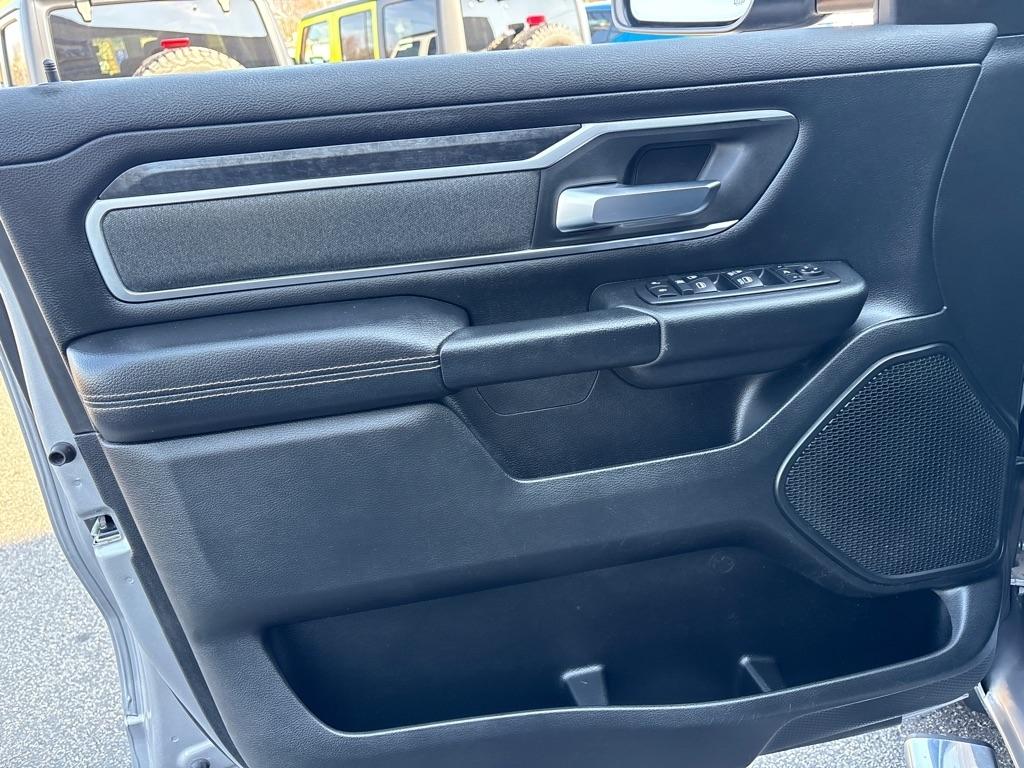 RAM 1500 Big Horn 4x4 Crew Cab 5'7" Box 2020