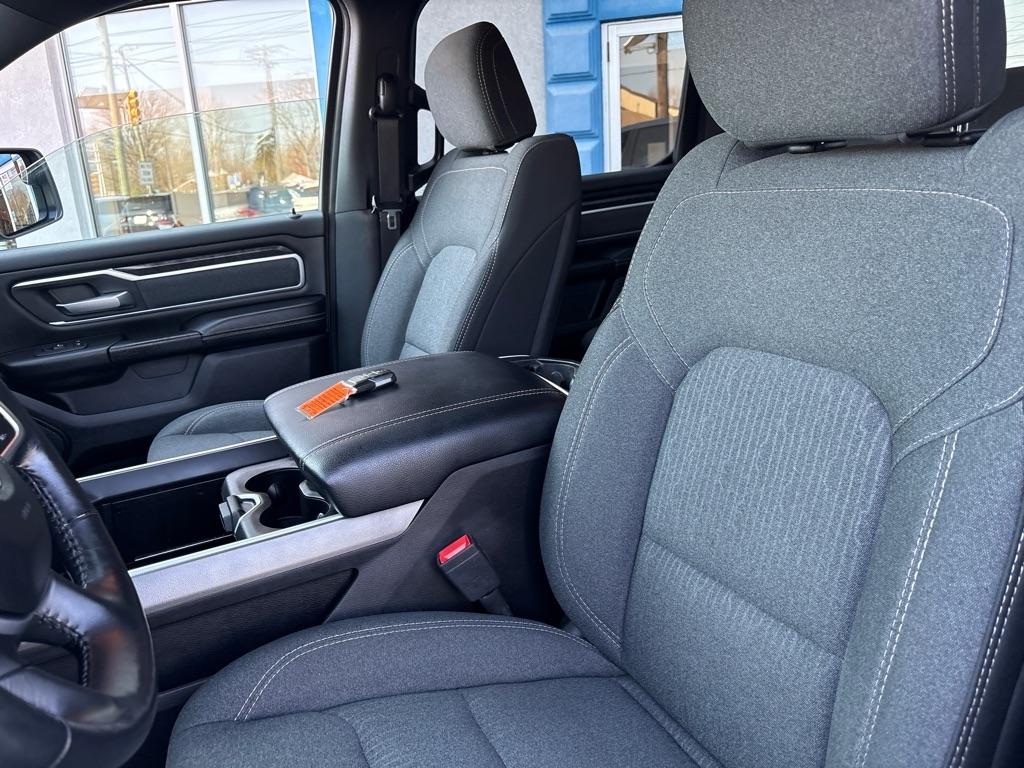 RAM 1500 Big Horn 4x4 Crew Cab 5'7" Box 2020