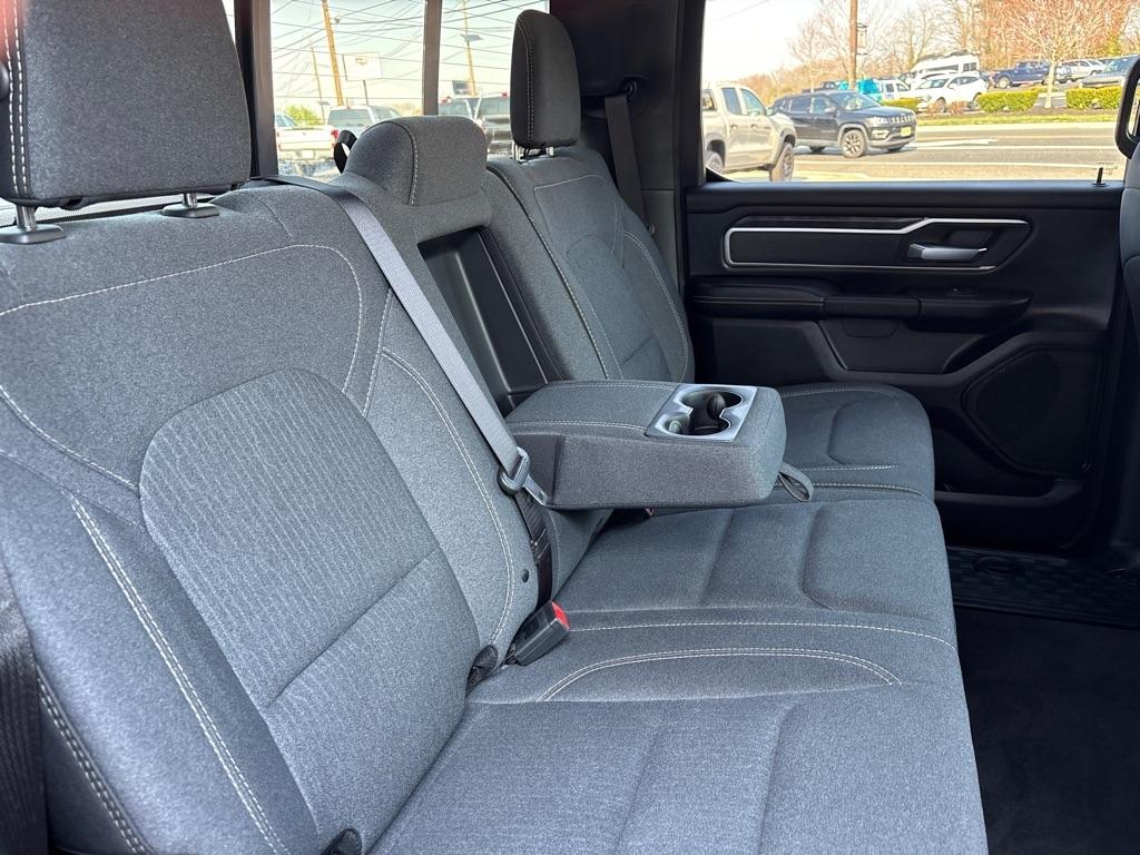 RAM 1500 Big Horn 4x4 Crew Cab 5'7" Box 2020