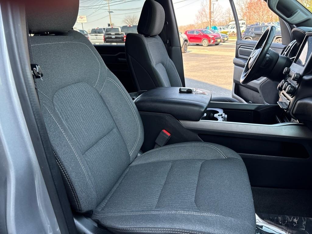 RAM 1500 Big Horn 4x4 Crew Cab 5'7" Box 2020