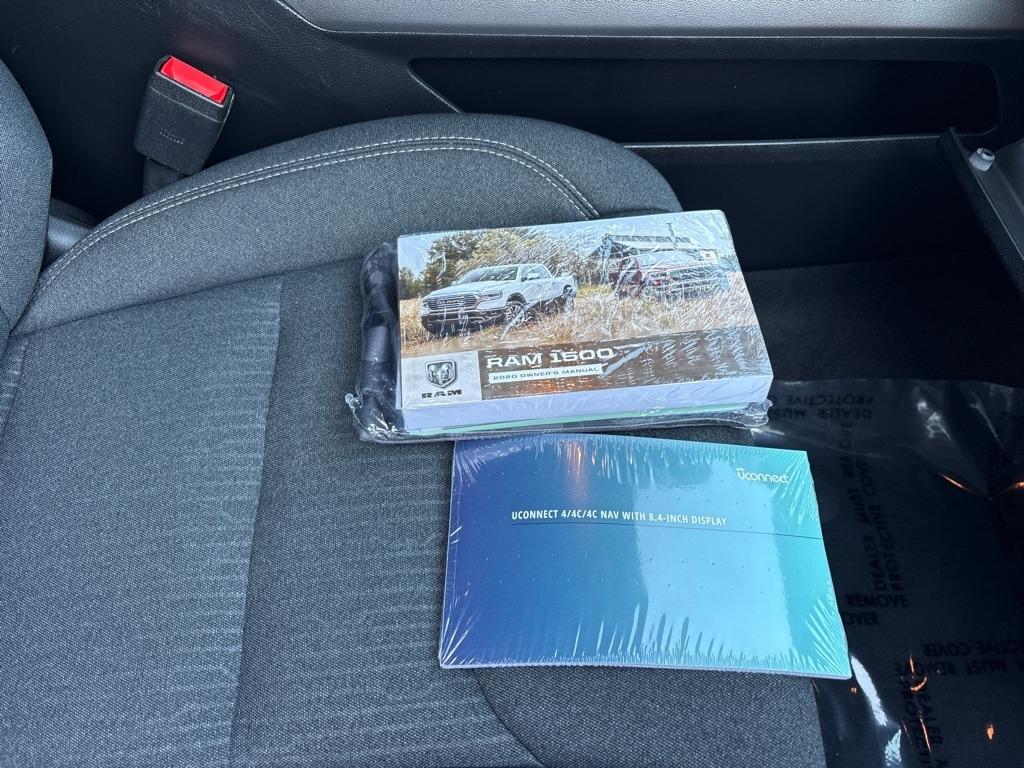 RAM 1500 Big Horn 4x4 Crew Cab 5'7" Box 2020