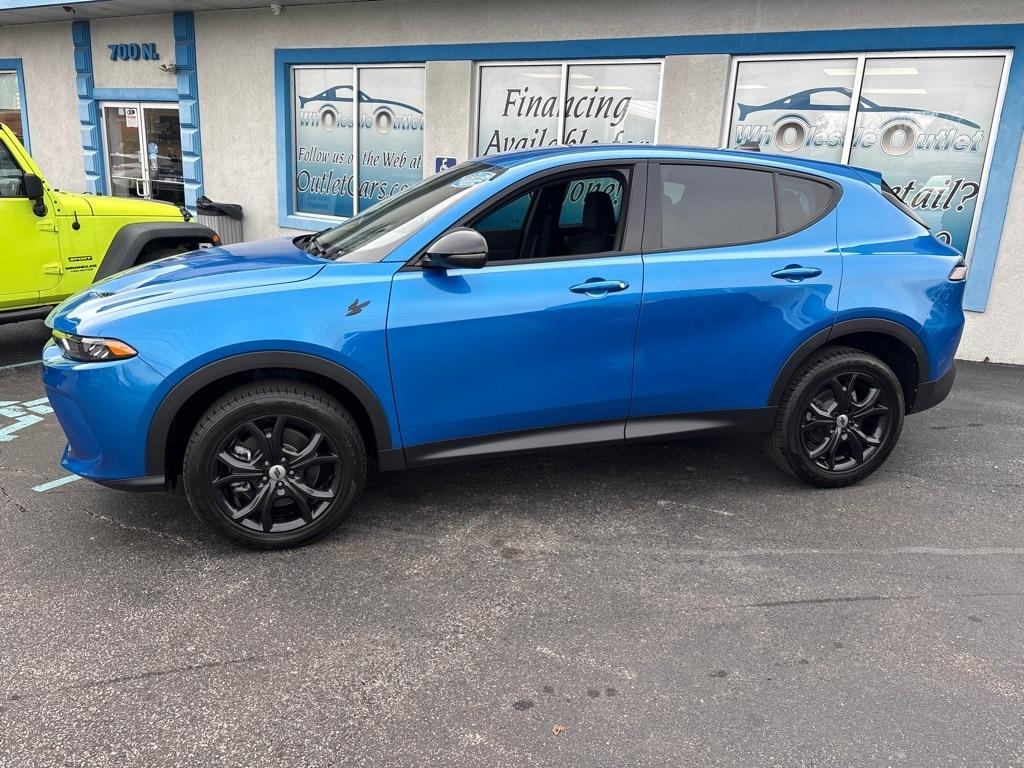 View vehicle photo 3