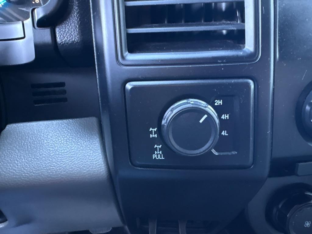 Ford F-150 4WD SuperCrew 145" XL 2015