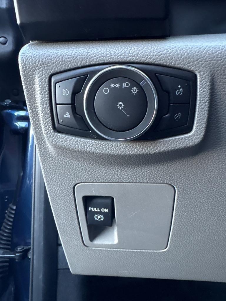 Ford F-150 4WD SuperCrew 145" XL 2015