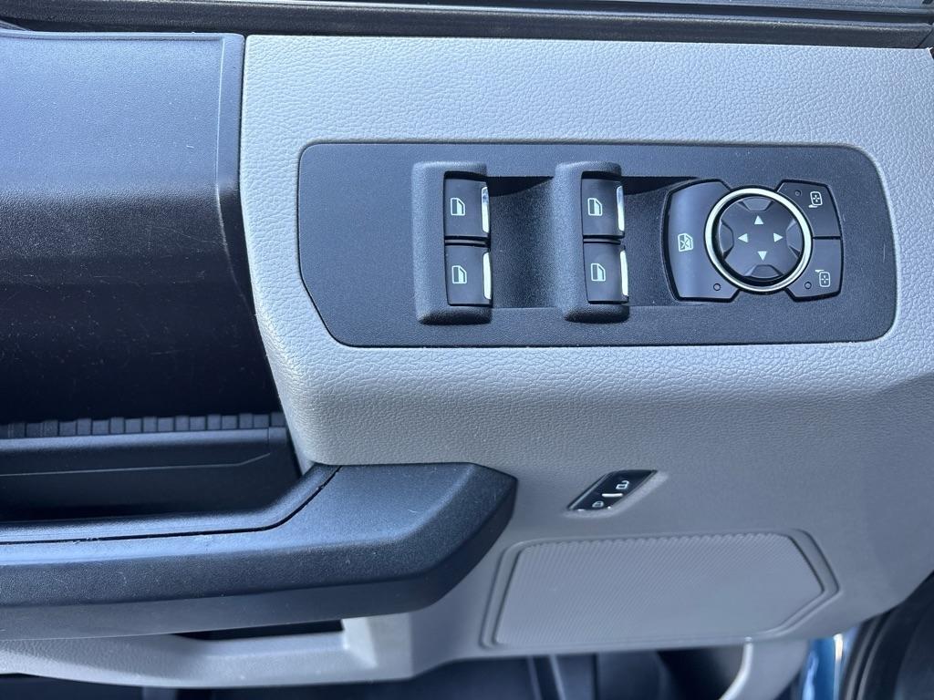 Ford F-150 4WD SuperCrew 145" XL 2015