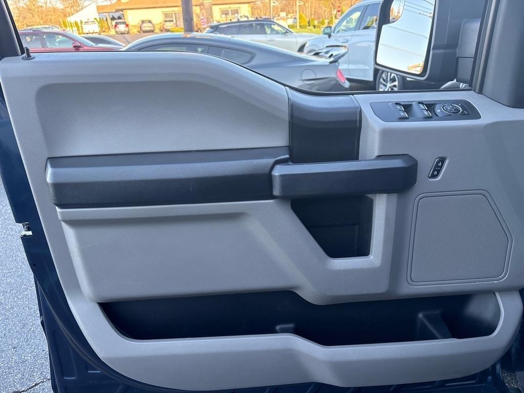 Ford F-150 4WD SuperCrew 145" XL 2015