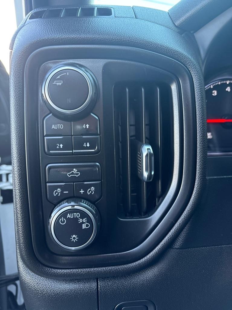 Chevrolet Silverado 1500 4WD Crew Cab 147" Custom Trail Boss 2020