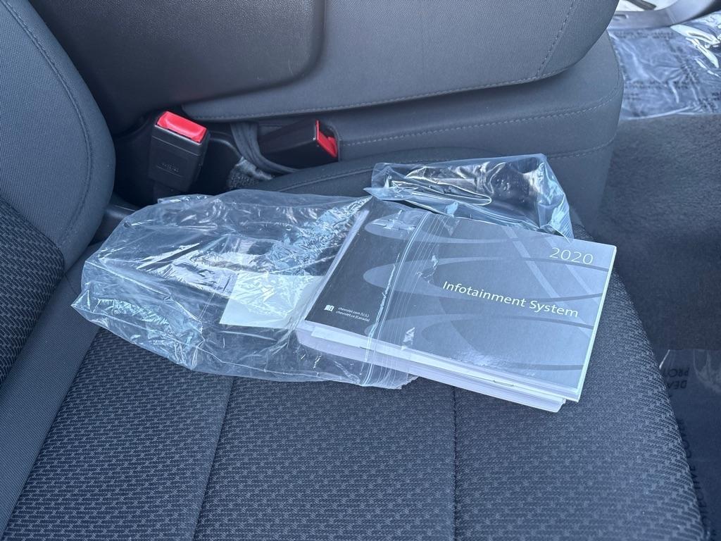 Chevrolet Silverado 1500 4WD Crew Cab 147" Custom Trail Boss 2020